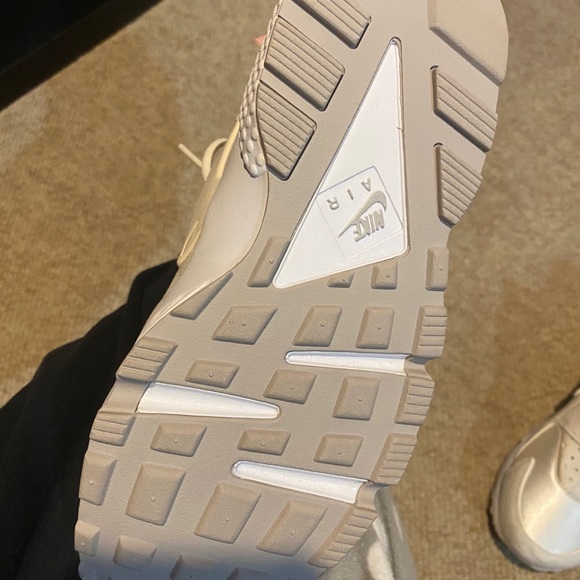 Women’s Nike Huaraches. Size 6.5. Cream/off white. - Picture 8 of 8
